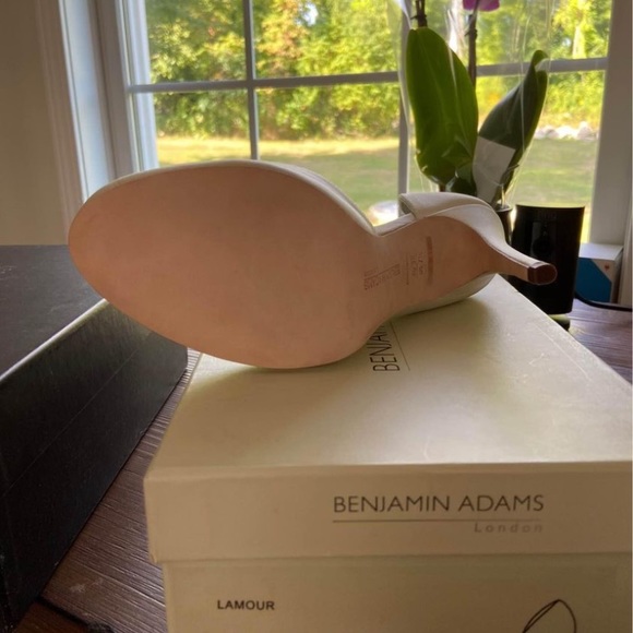 NIB Benjamin Adams Heels - Picture 2 of 3
